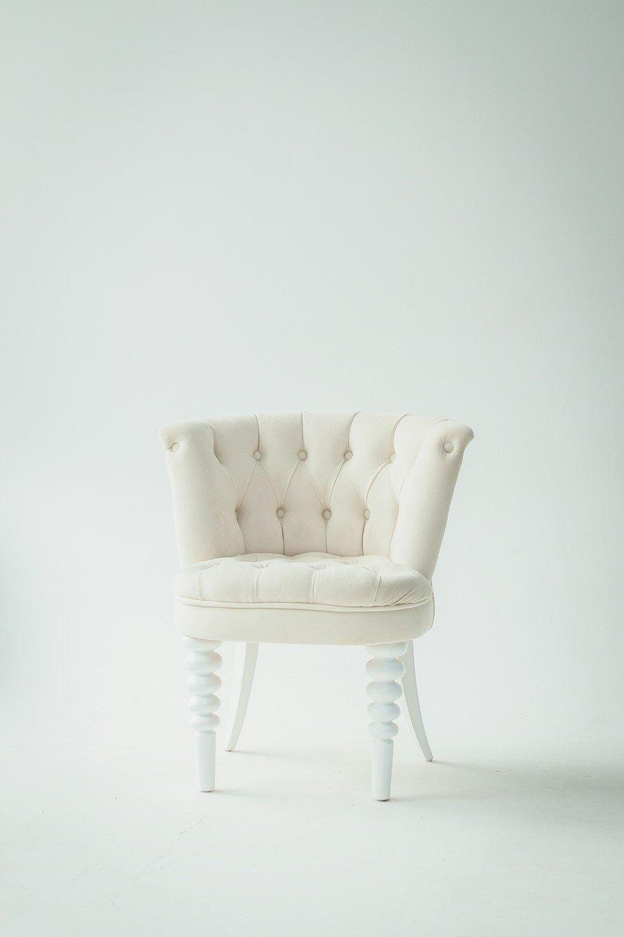 A framed product photo as an example of visual content
